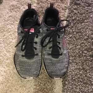 Women’s size 8 sketcher tennis shoes